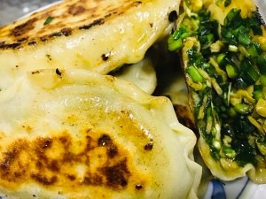 韭菜鸡蛋虾皮馅素盒子