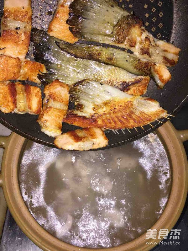 三文鱼骨豆腐汤