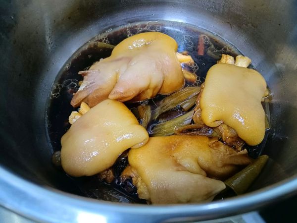 奥尔良风味烤猪蹄