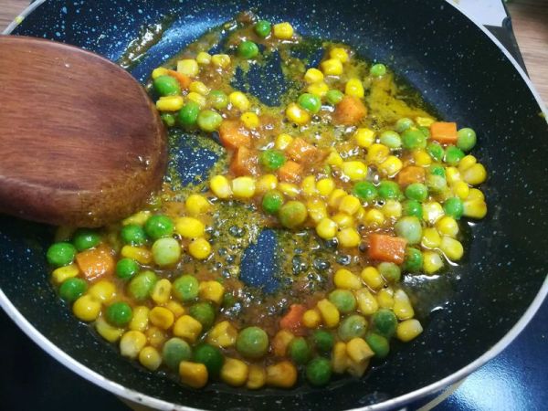 时蔬咖喱炒饭脆筒