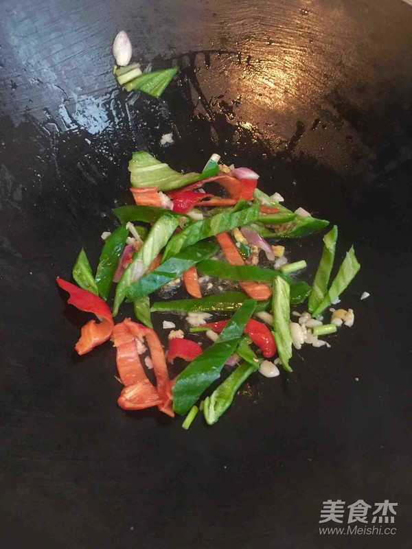 家常炒鱿鱼的做法