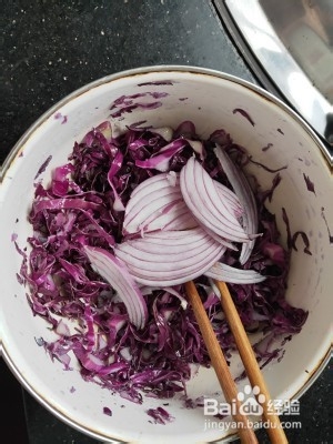 养生食补凉拌紫甘蓝的做法