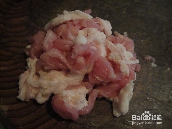 如何炒青笋肉丝？