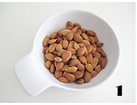 自制风靡餐桌美白养颜的健康饮品——【杏仁露】