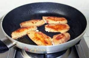 橙香煎鸡翅的做法