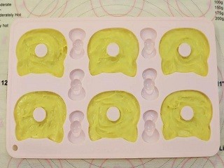 百变凯蒂猫甜甜圈怎么做？