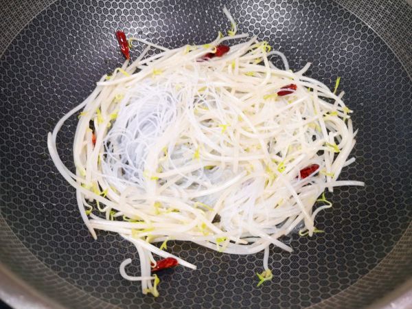韭菜豆芽炒粉丝