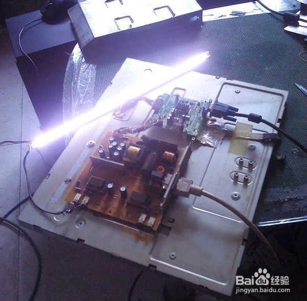 液晶显示器 小白巧妙屏蔽老化灯管维修