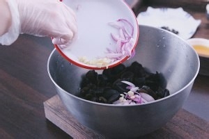 怎么做双椒拌木耳