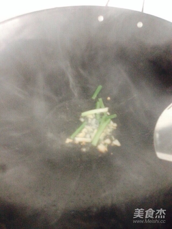 白菜炒木耳的做法