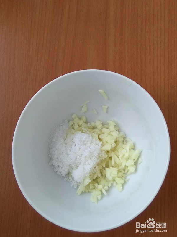 甜蒜汁拌芹菜皮蛋的做法