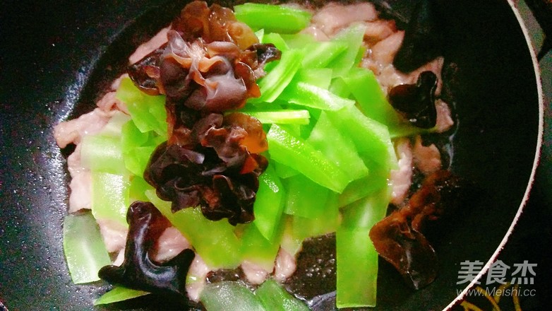 耳子莴笋炒肉片