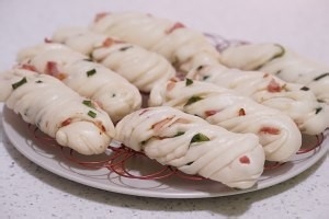 疫情期间适合做的奶香培根葱花馒头。