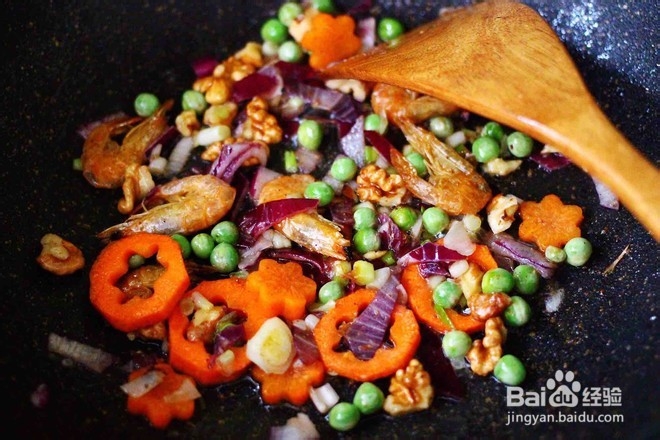 核桃鸡蛋炒饭怎么做