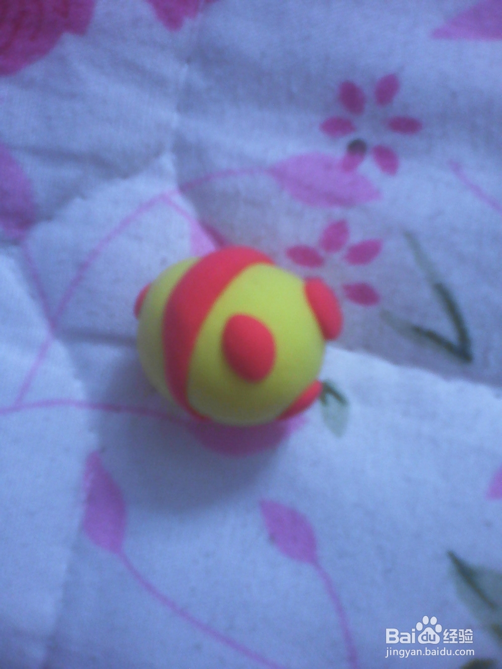 幼儿手工----纸黏土制作弹力球