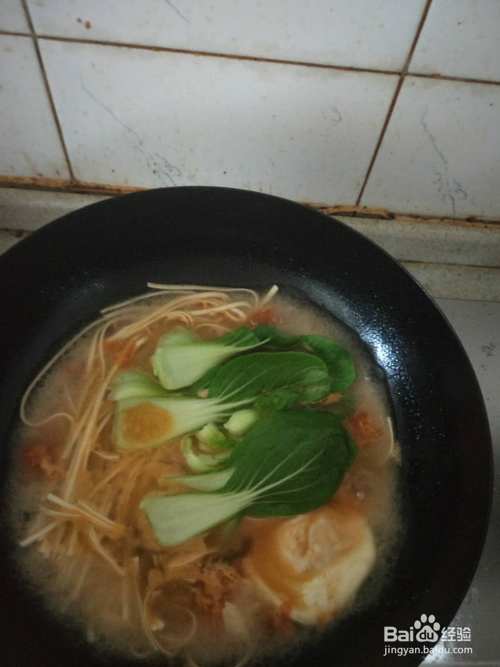 如何做西红柿鸡蛋面。