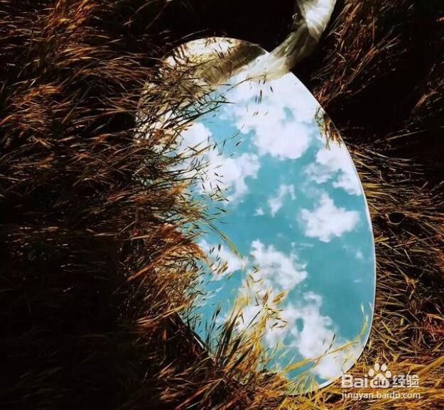 摄影创作中，如何通过构图突出主体？