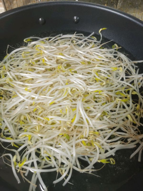 凉拌绿豆芽韭菜