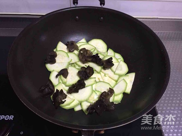西葫芦时蔬小炒
