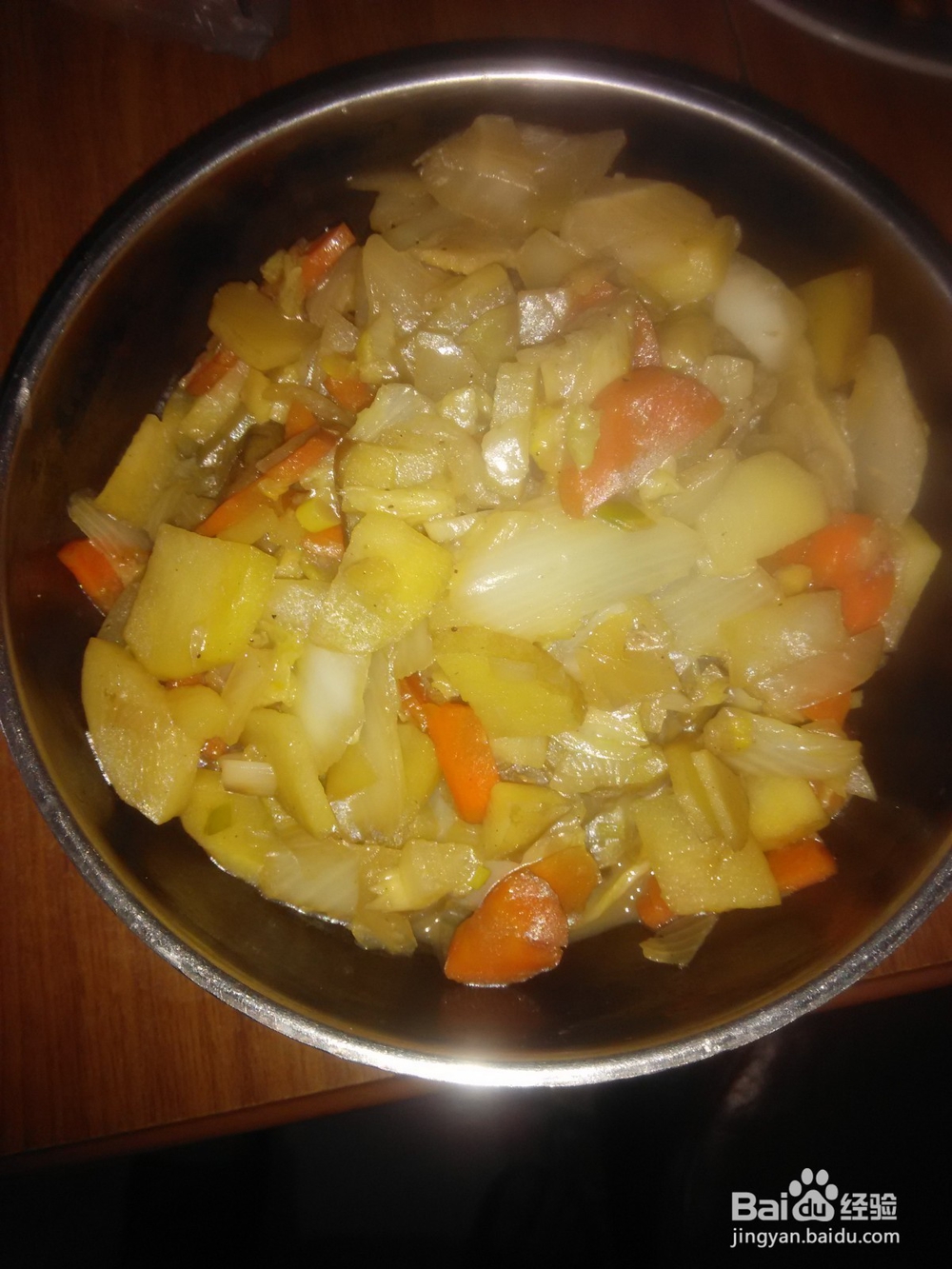 土豆片炒胡萝卜和白菜片