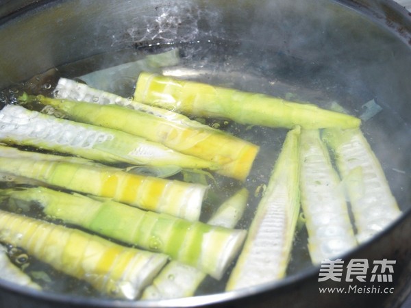 蚝油焖笋尖的做法