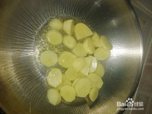 土豆烧洋葱的做法