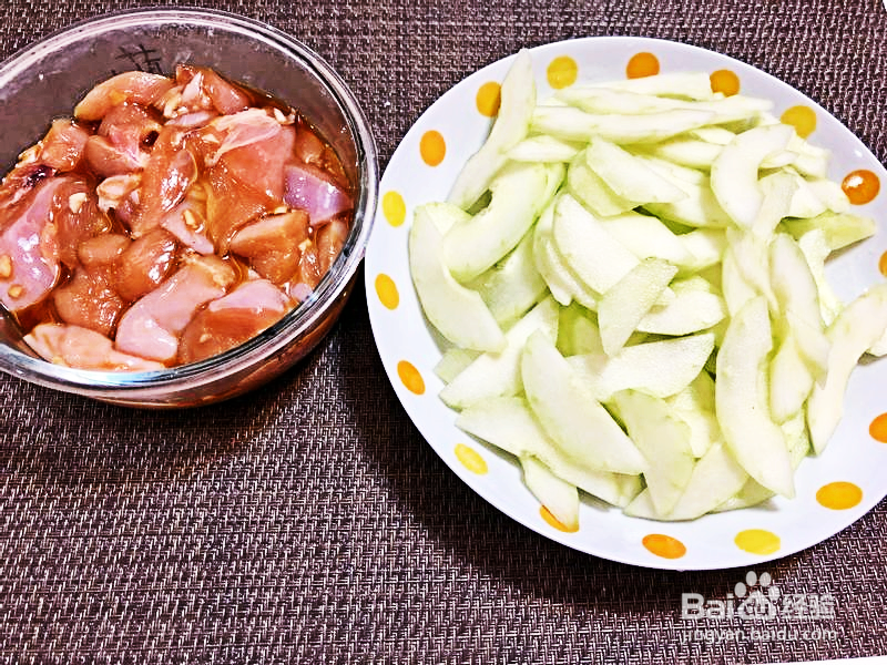 如何做酱炒鸡丁黄瓜