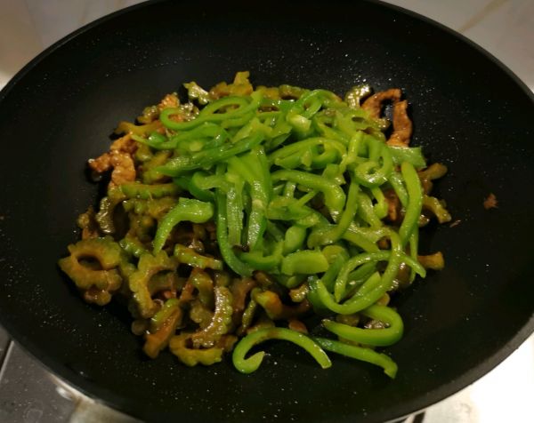 肉片青椒炒苦瓜