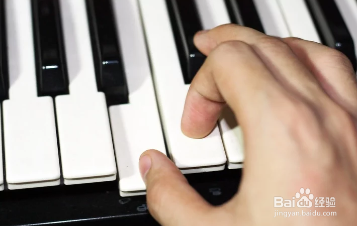 如何在钢琴上弹奏音阶