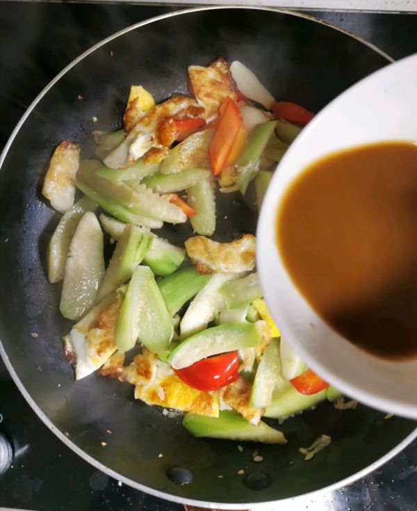 红椒丝瓜炒荷包蛋