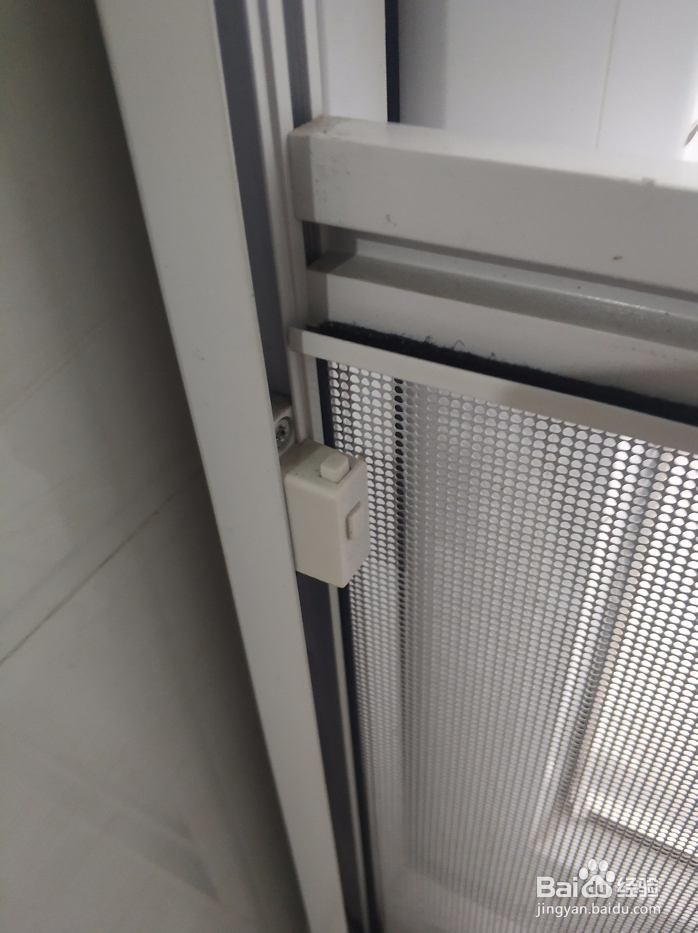 如何清洗防尘纱窗？