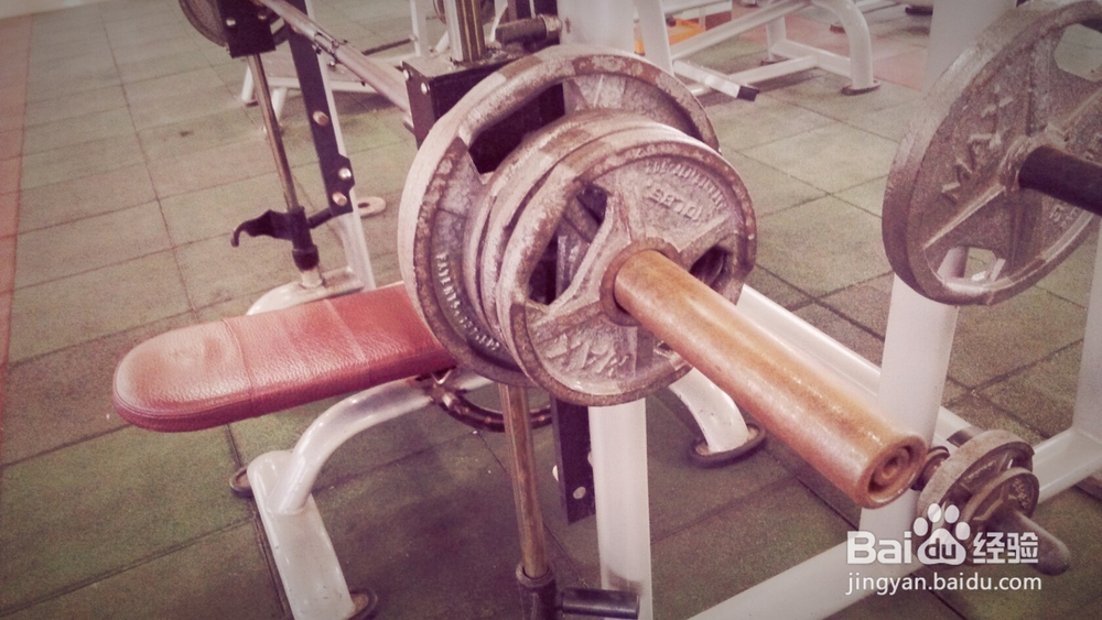 如何快速锻炼胸肌