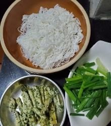 蛋饼炒米粉的制作 方法，三分钟包你学会！