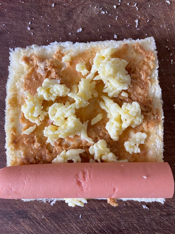 芝士香肠吐司卷