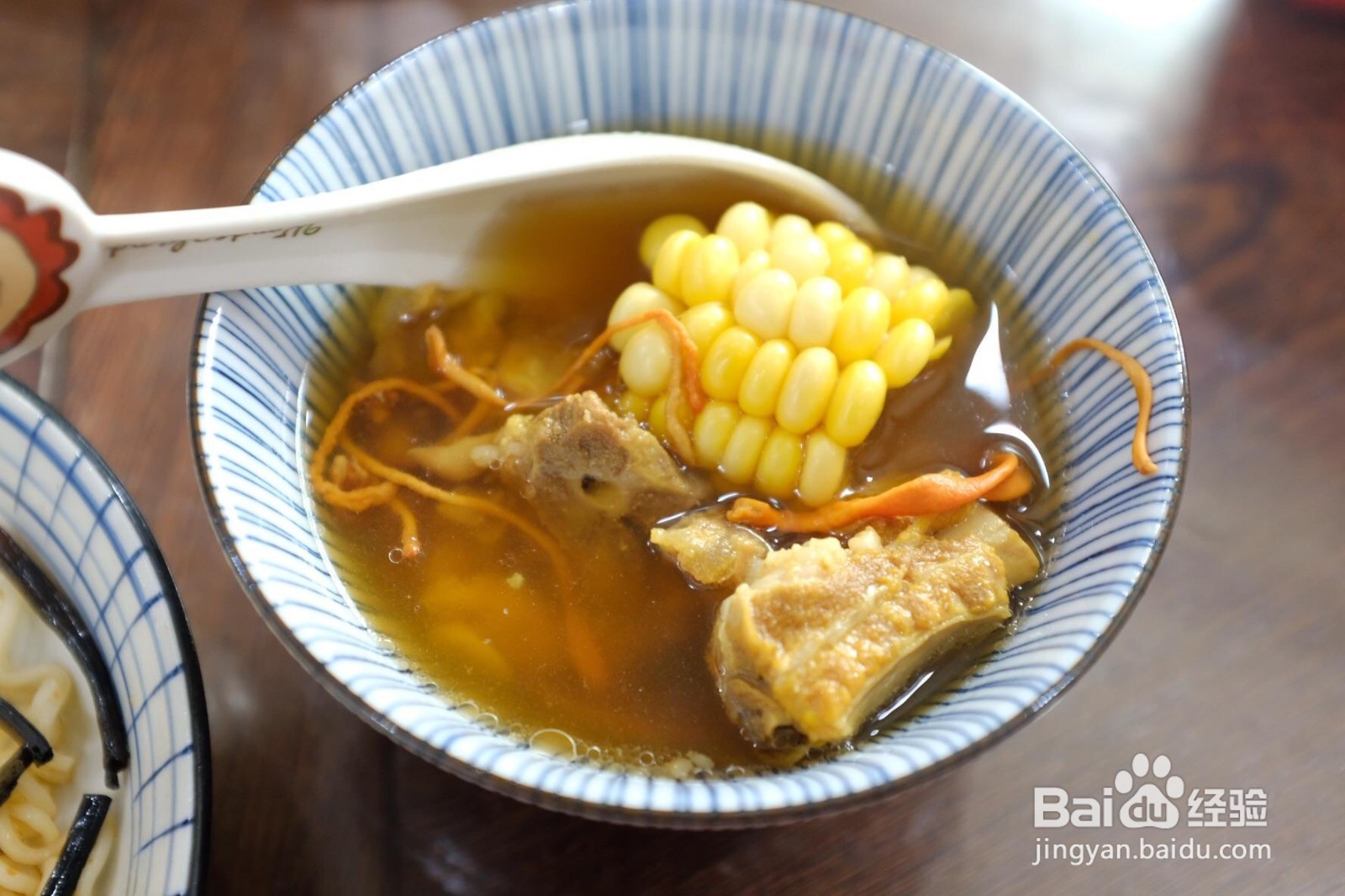 虫草玉米排骨汤怎么做？