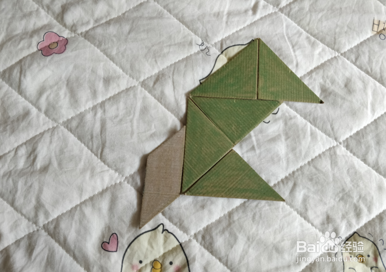 用九巧板怎么拼一个跑步玩耍的小朋友呢？