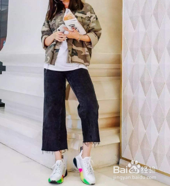女生穿老爹鞋怎么搭配衣服？