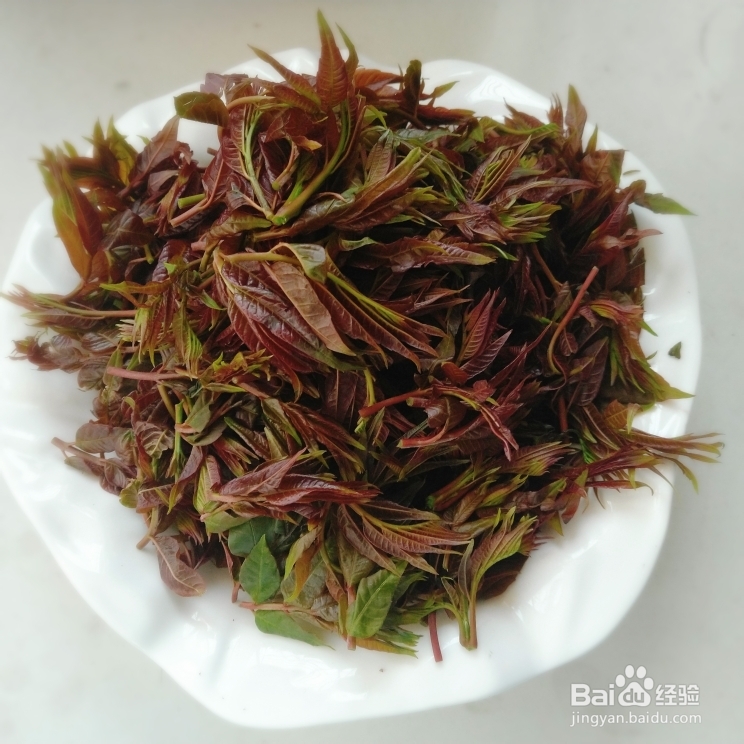 细腻美味的香椿芽炒鸡蛋