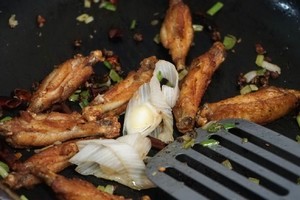 干煸鸡翅做法