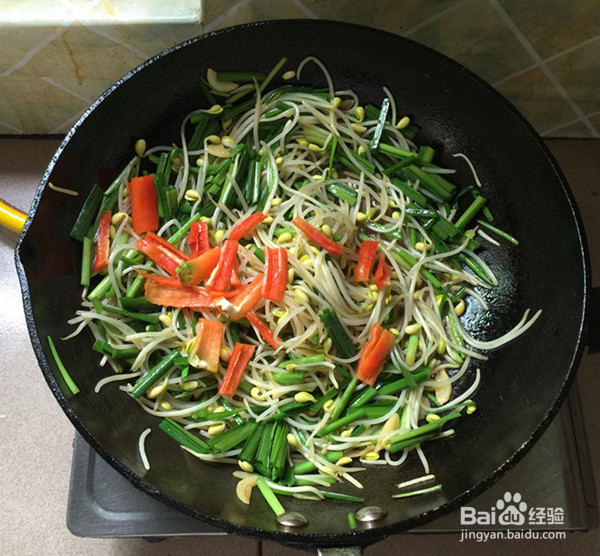 黄豆芽炒韭菜的制作方法