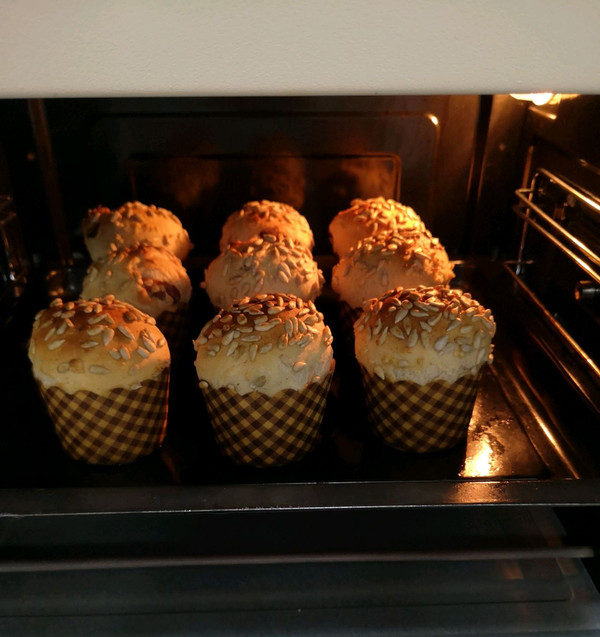 葡萄干核桃仁面包