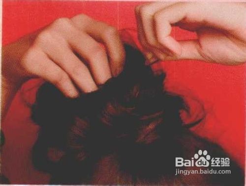 仕女髻绑法打造中长发丸子头