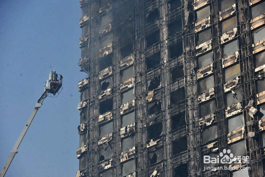 发生火灾时高层住户要怎么逃跑比较安全？