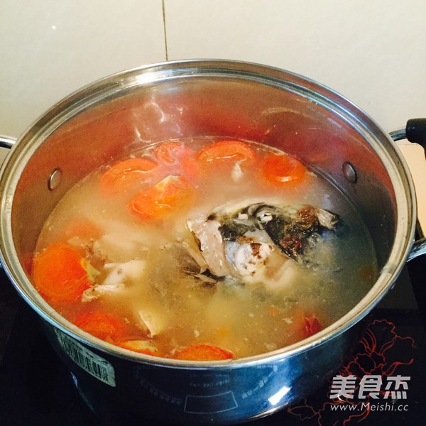 番茄鱼头汤的做法