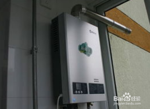 燃气热水器排烟管过入户阳台如何处理