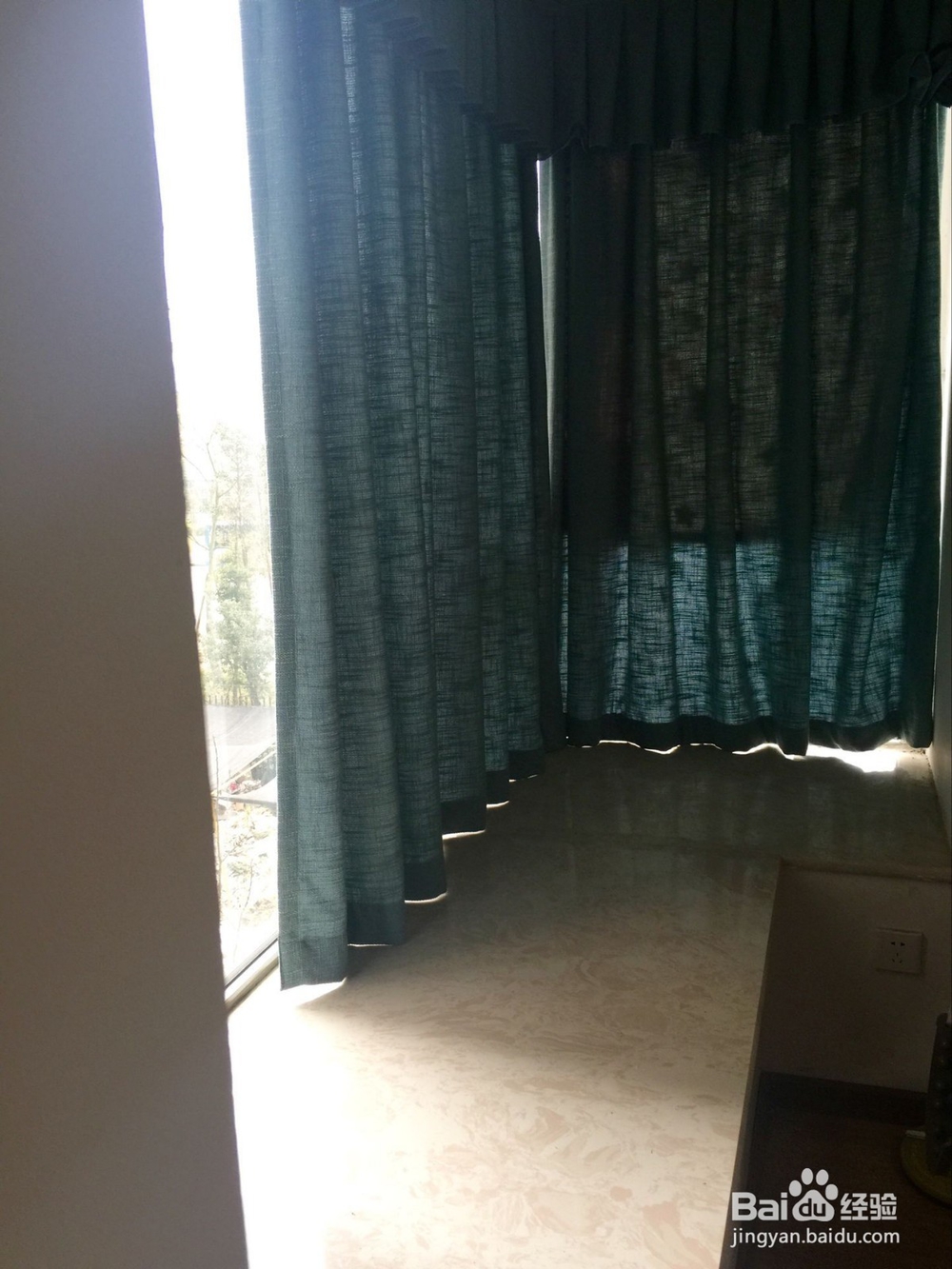 将转角飘窗改造为一间舒适小书房