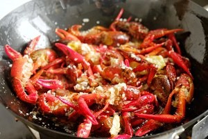 如何做小龙虾干拌刀削面