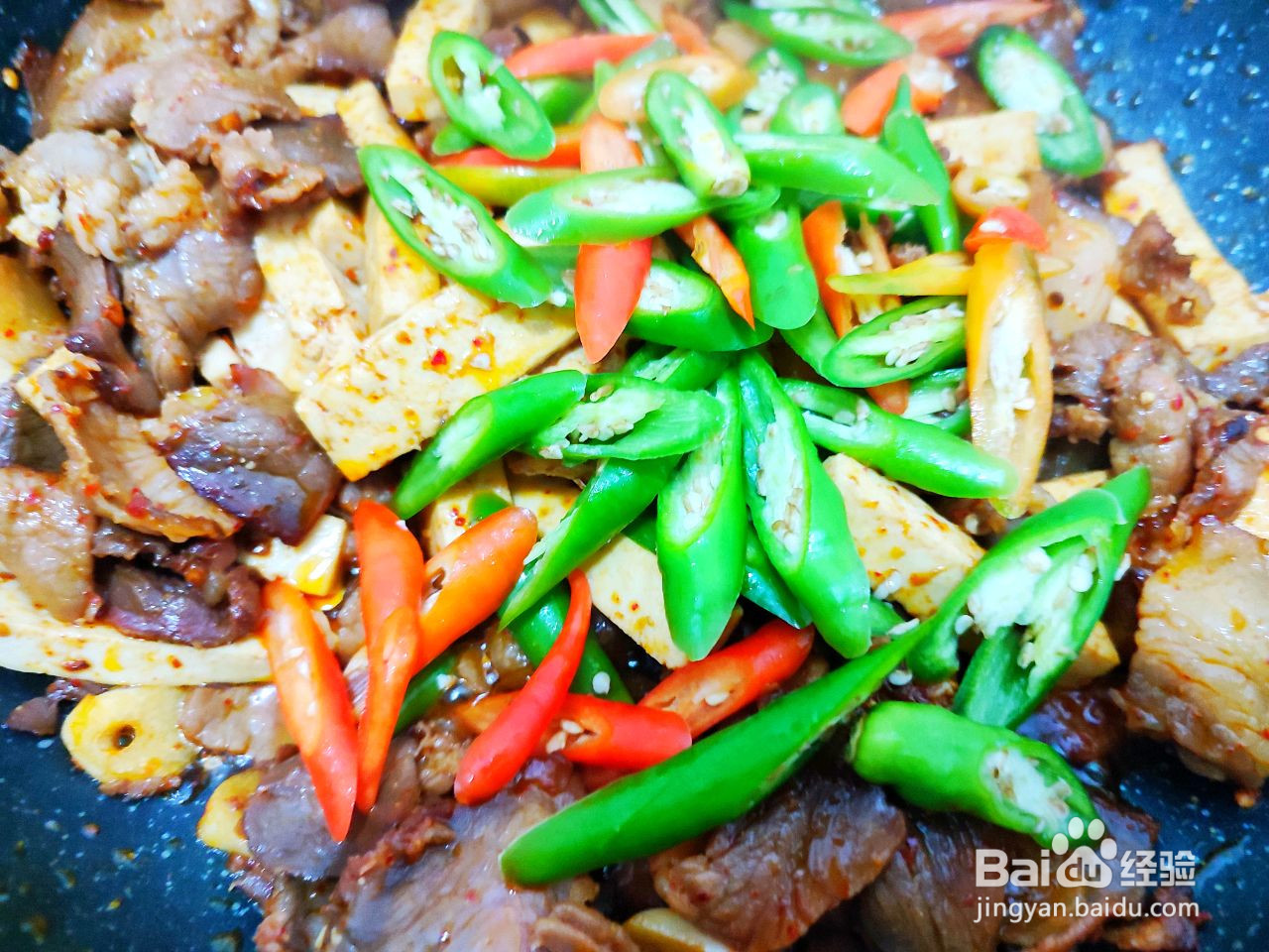 豆腐炒腊肉的做法