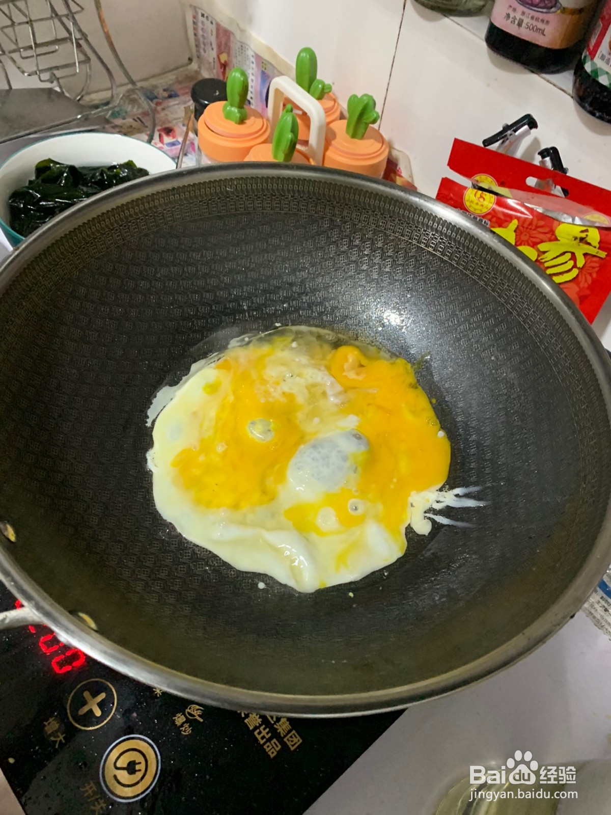 虾仁煎蛋裙带菜豆腐汤的做法