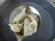如何制作皮薄馅嫩的钟水饺